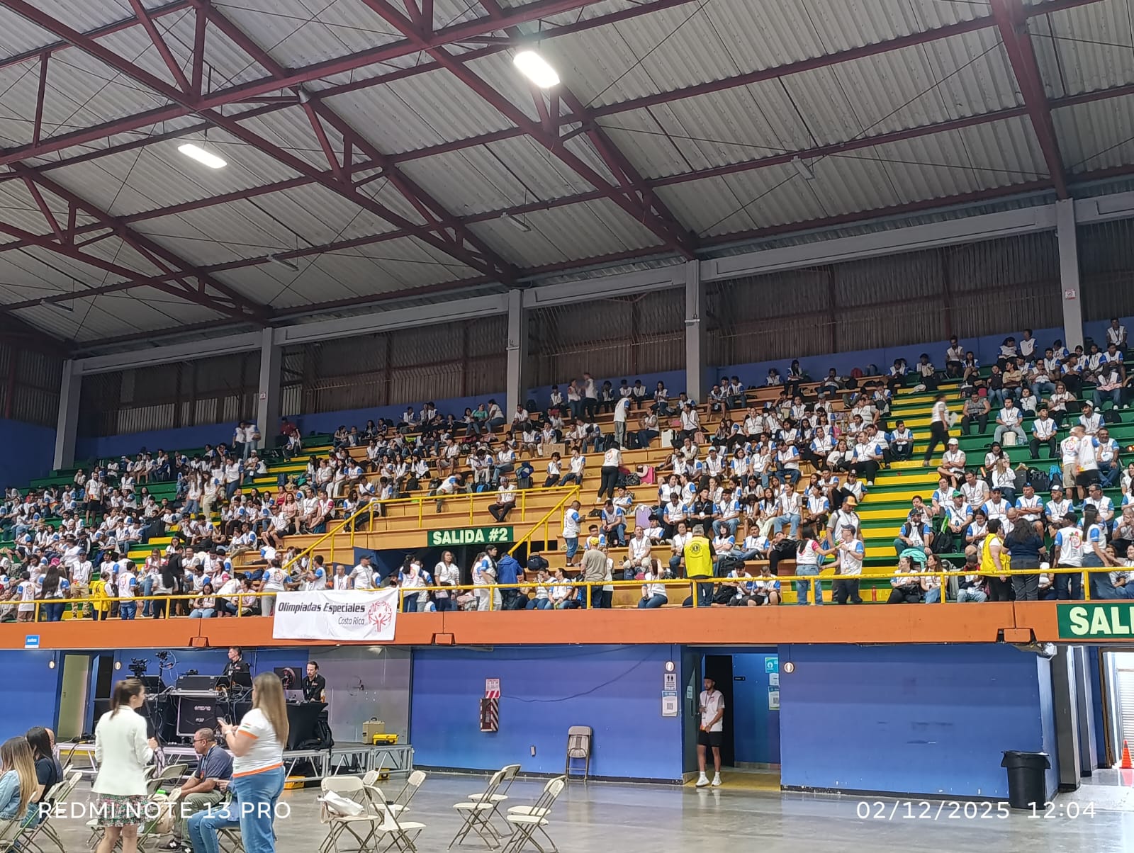 Foto de la gradería con público en el Palacio de los deportes
